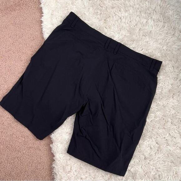 Oakley Black Regular Fit Shorts Size 40 - Picture 6 of 6